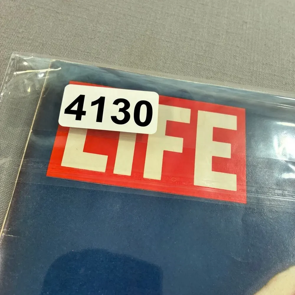 Vintage 1968 LIFE Magazine Wally Schirra Apollo 7 NASA Space See Descr